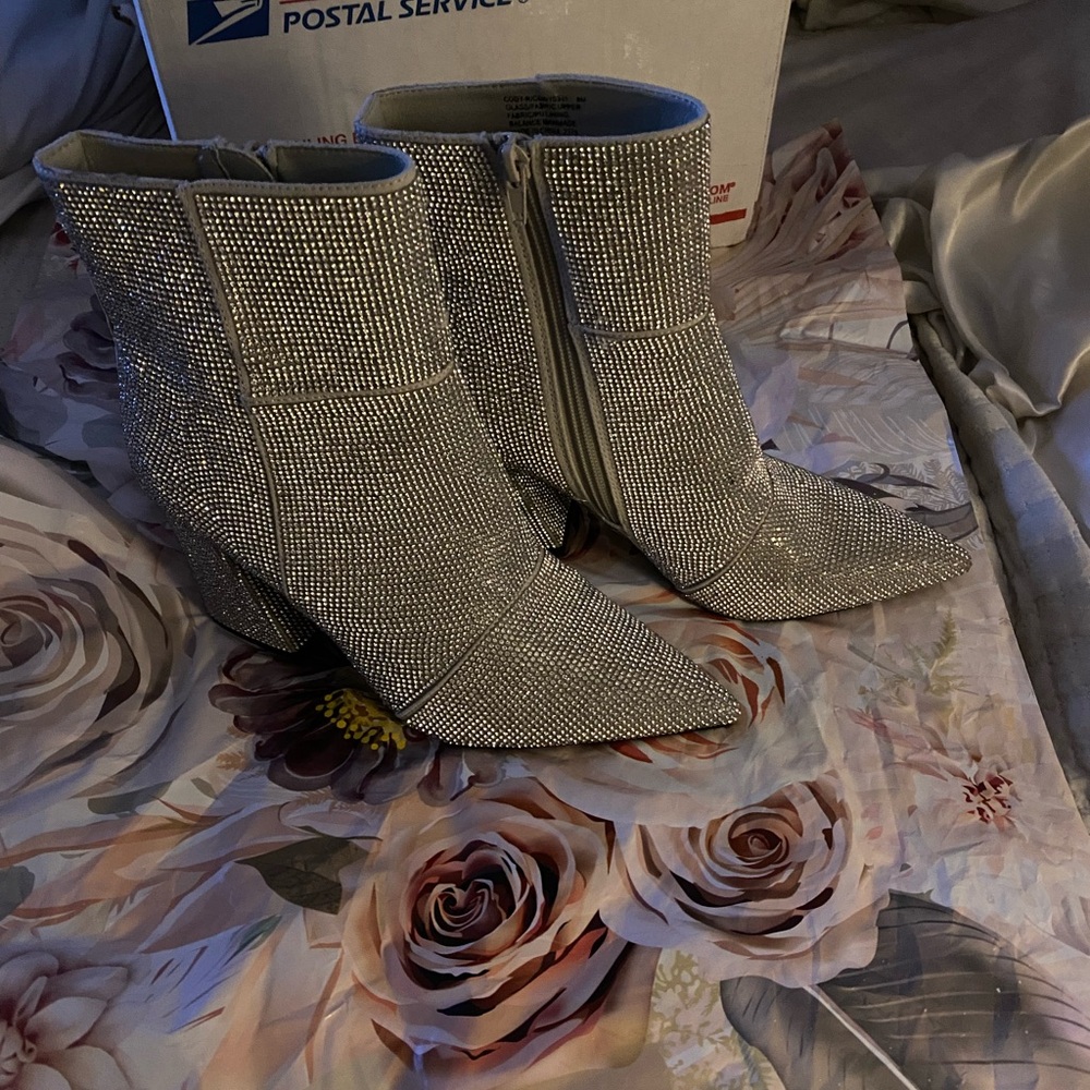 Madden Girl Silver Ankle Booties with rhinestones NWOT - Picture 8 of 10